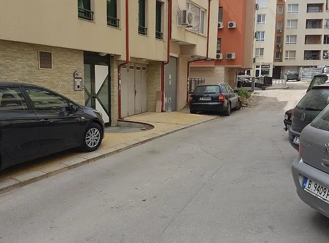 For Апартамент Варна